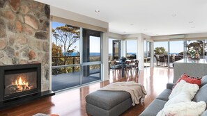 Panoramic House, 6 Bedrooms, Bay View | Living area