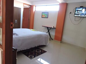 3 bedrooms, iron/ironing board, WiFi