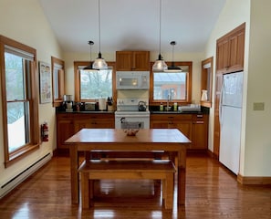 Cabana, 2 quartos, vista para a montanha (Fabulous Four Corners, NotPetFriendly) | Cozinha privada | Geladeira grande, micro-ondas, fogão, cooktop