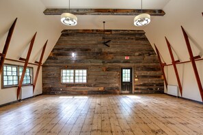 Reception hall - Fat Sheep Farm & Cabins (Windsor)