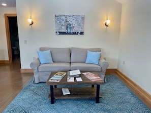 Cabana, 1 quarto, vista para a montanha (Spacious Ascutney, Pet-Friendly) | Área de estar