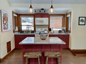 Private kitchen - Fat Sheep Farm & Cabins (Windsor)