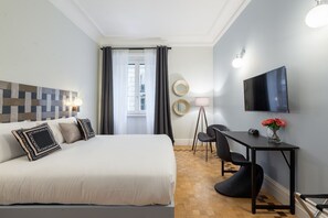 4 Schlafzimmer, Zimmersafe, Schreibtisch, Bügeleisen/Bügelbrett