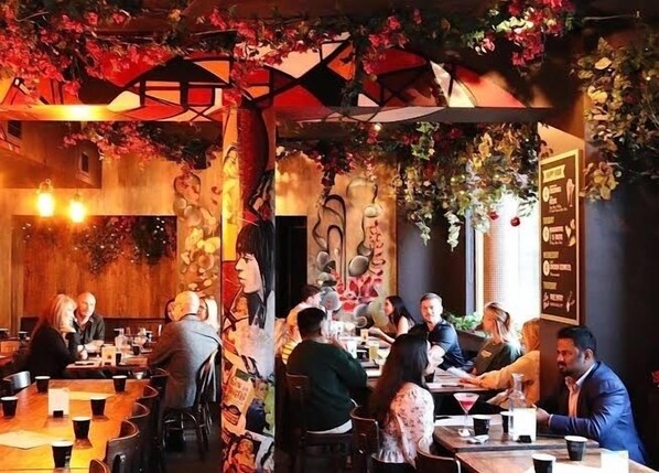 Dining - Stylish & Unpretentiously Sophisticated Terrace in the Heart of Surry Hills. (Surry Hills)