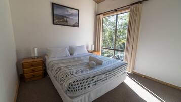 2 bedrooms, iron/ironing board, free cribs/infant beds, free WiFi