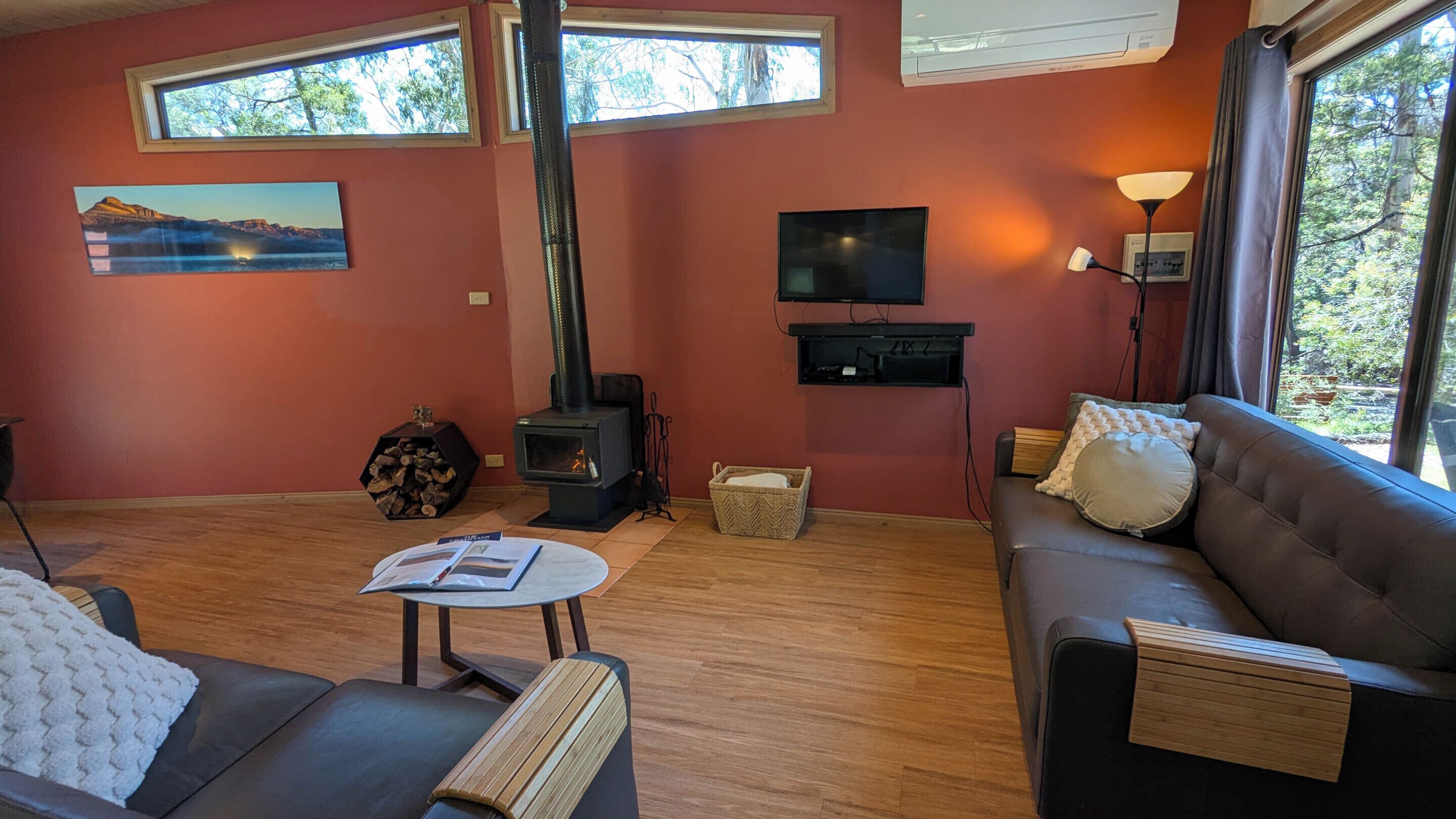 Deluxe House, 2 Bedrooms, Kitchen, Mountain View | Living area | 84-cm flat-screen TV with digital channels, TV, fireplace