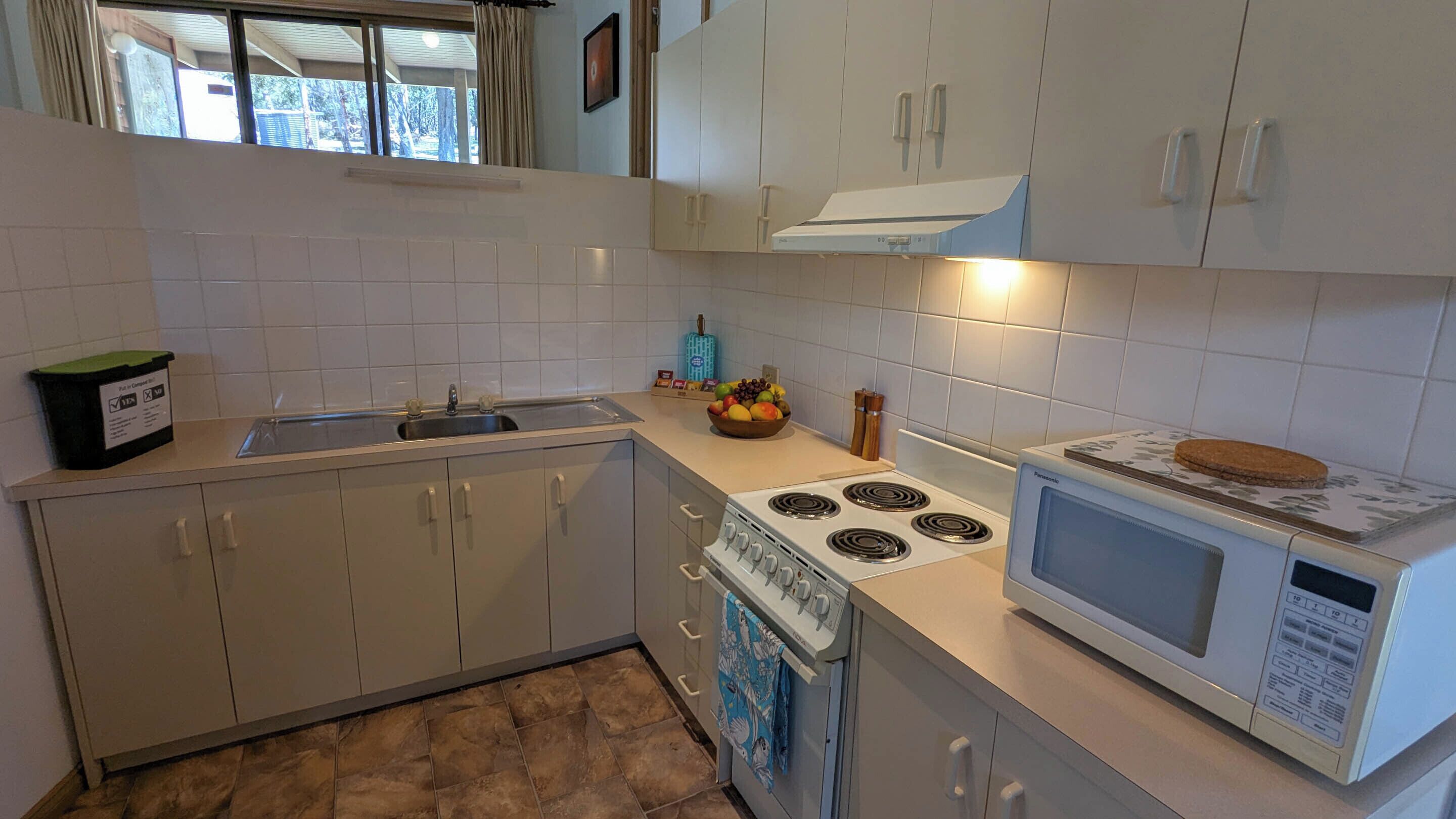 大型冰箱、微波爐、烤箱、爐台