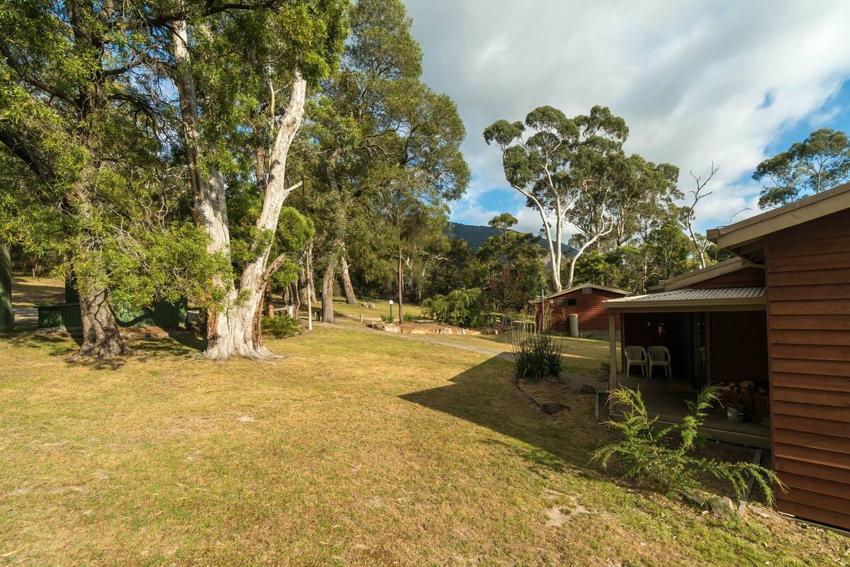 Comfort-Haus, 2 Schlafzimmer, Bergblick (Grevillea) | Blick auf den Garten