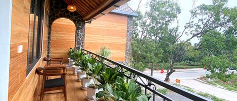 Superior tvåbäddsrum - utsikt mot poolen (3rd Floor) | Terrass/Patio