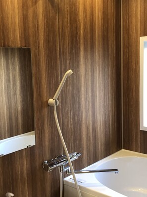 Standard Twin Room B | Bathroom | Free toiletries, slippers, towels