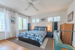 2 bedrooms, Internet, bed sheets - Dock & Bay Access! Cabin on St. Jerome’s Creek (Ridge)
