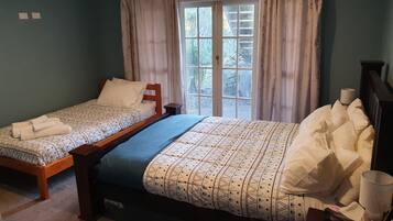 Double Room | Iron/ironing board, free WiFi, bed sheets
