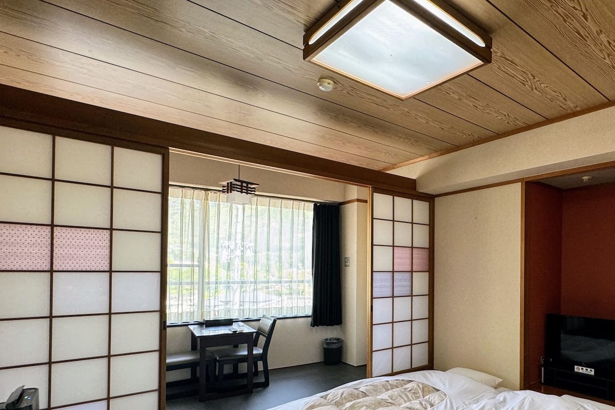 Japanese Style Family Room, Standard 25