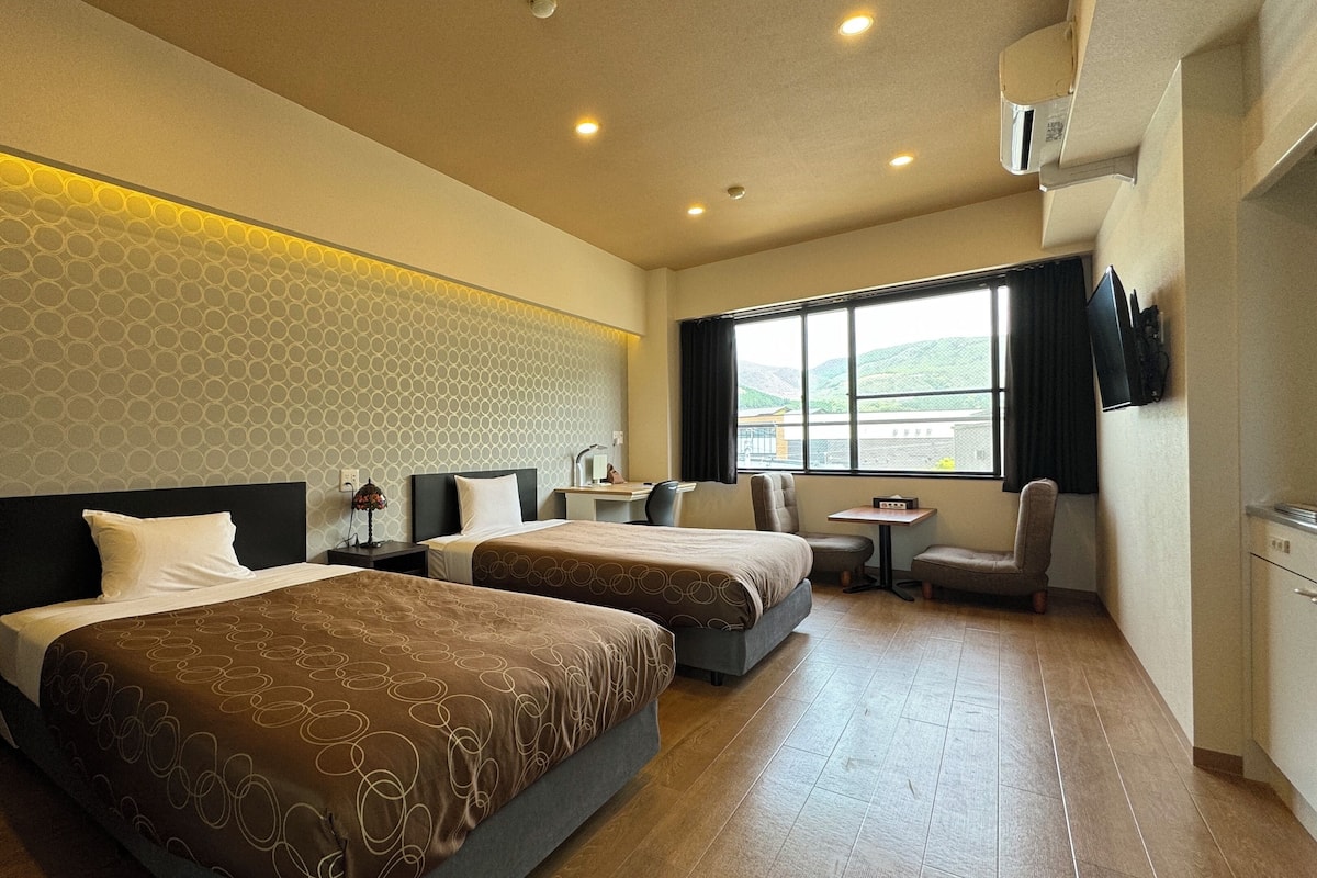 201,202 - Twin Room with Kitchenette, Non Smoking | Free WiFi, bed sheets