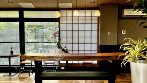 Lobby-Lounge