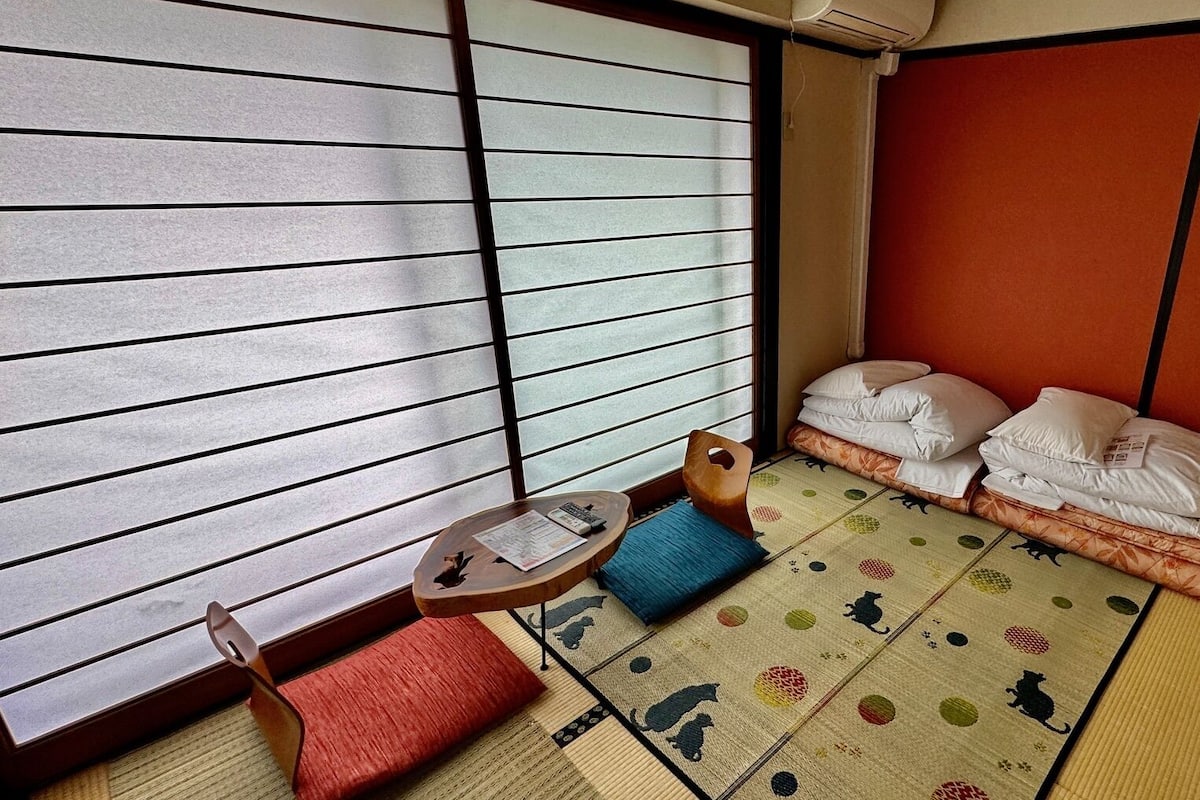 SP32 - Mini Japanese-Style Room, No Toilet or Bathroom, Non Smoking | Free WiFi, bed sheets