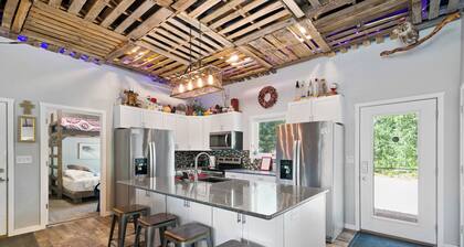 Ylä Nortin mökki metsässä