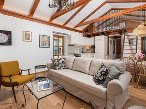 Televisión y chimenea 