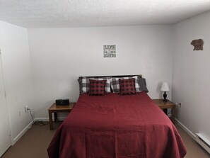 3 bedrooms, desk, iron/ironing board, WiFi