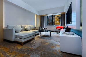 Suite ejecutiva | Ropa de cama de alta calidad, edredones de plumas, minibar