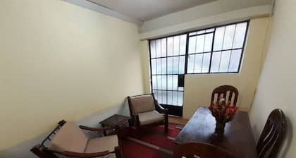 Endroit confortable et confortable prÚs de l'aéroport!