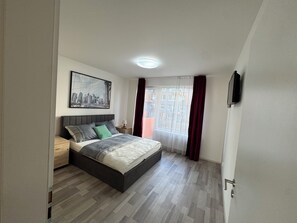 2 habitaciones, tabla de planchar con plancha, wifi y ropa de cama