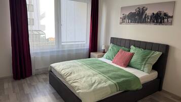 2 bedrooms, desk, iron/ironing board, WiFi
