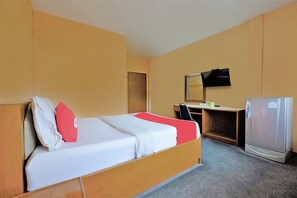 标准双人房 | 办公桌、免费 WiFi、床单