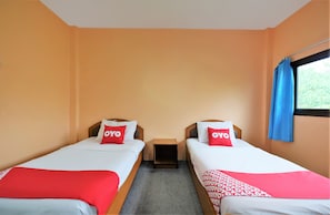 Standard Twin Room | Desk, free WiFi, bed sheets - OYO 588 Rose In Mansion (Trang)