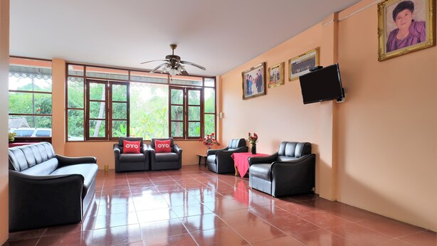 Lobby - OYO 588 Rose In Mansion (Trang)
