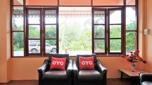 Lobby - OYO 588 Rose In Mansion (Trang)