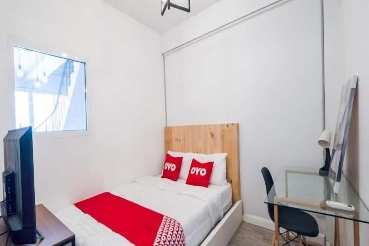 WiFi (free), bed sheets