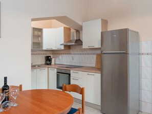 Mikrovågsugn, ugn, diskmaskin och brödrost