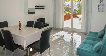 Wonderful private villa for 8 people with A/C, WIFI, TV and terrace