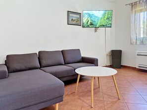 Living area - Beautiful  villa for 12 people with private pool, WIFI, A/C and terrace (Mirca)