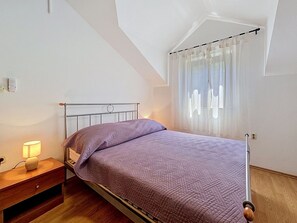 6 bedrooms, free WiFi - Beautiful  villa for 12 guests with private pool, WIFI, A/C and terrace (Mirca)