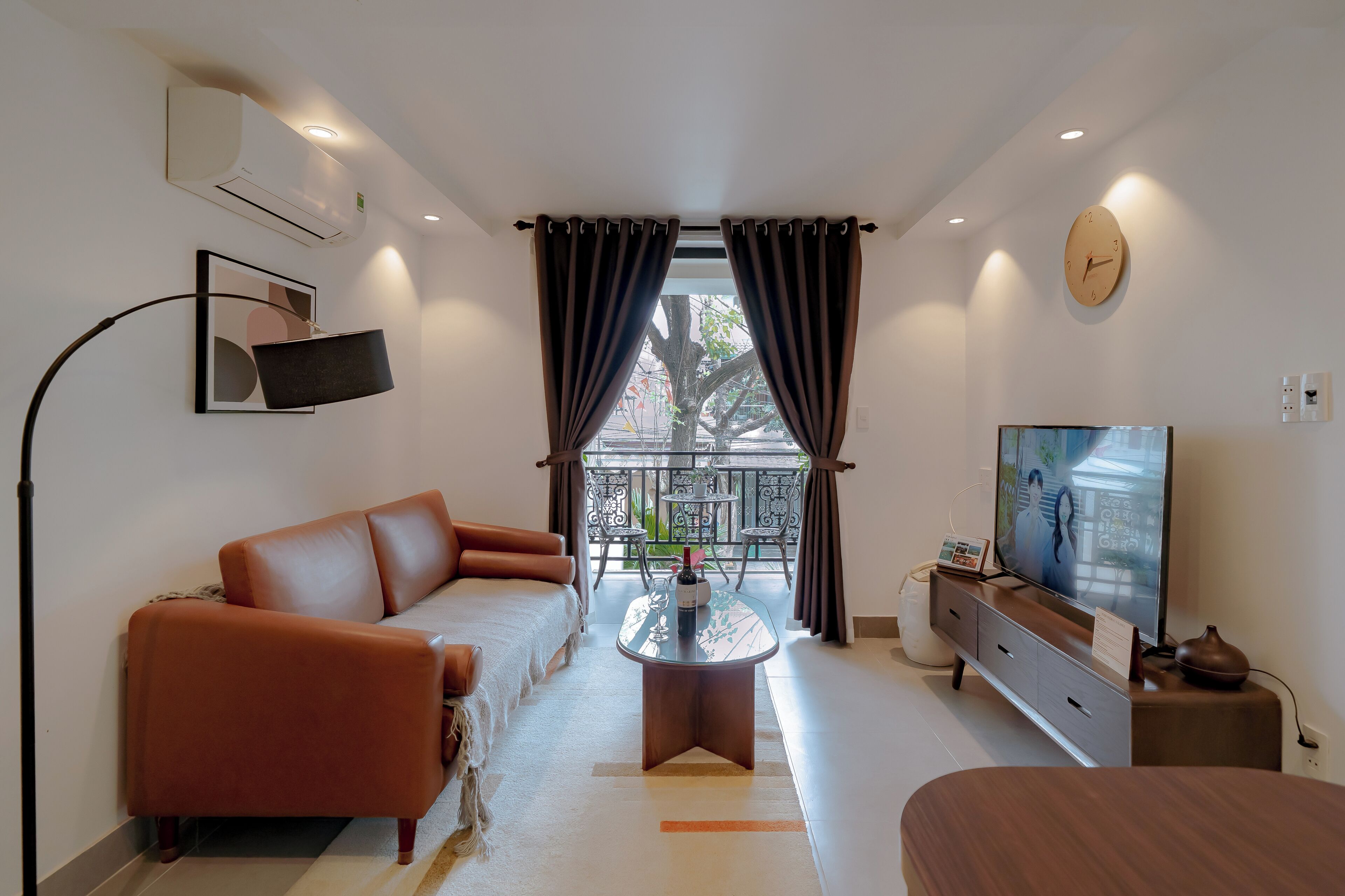 Apartamento, 1 cama King, sacada, vista para a cidade | Frigobar, cofres nos quartos, escrivaninha
