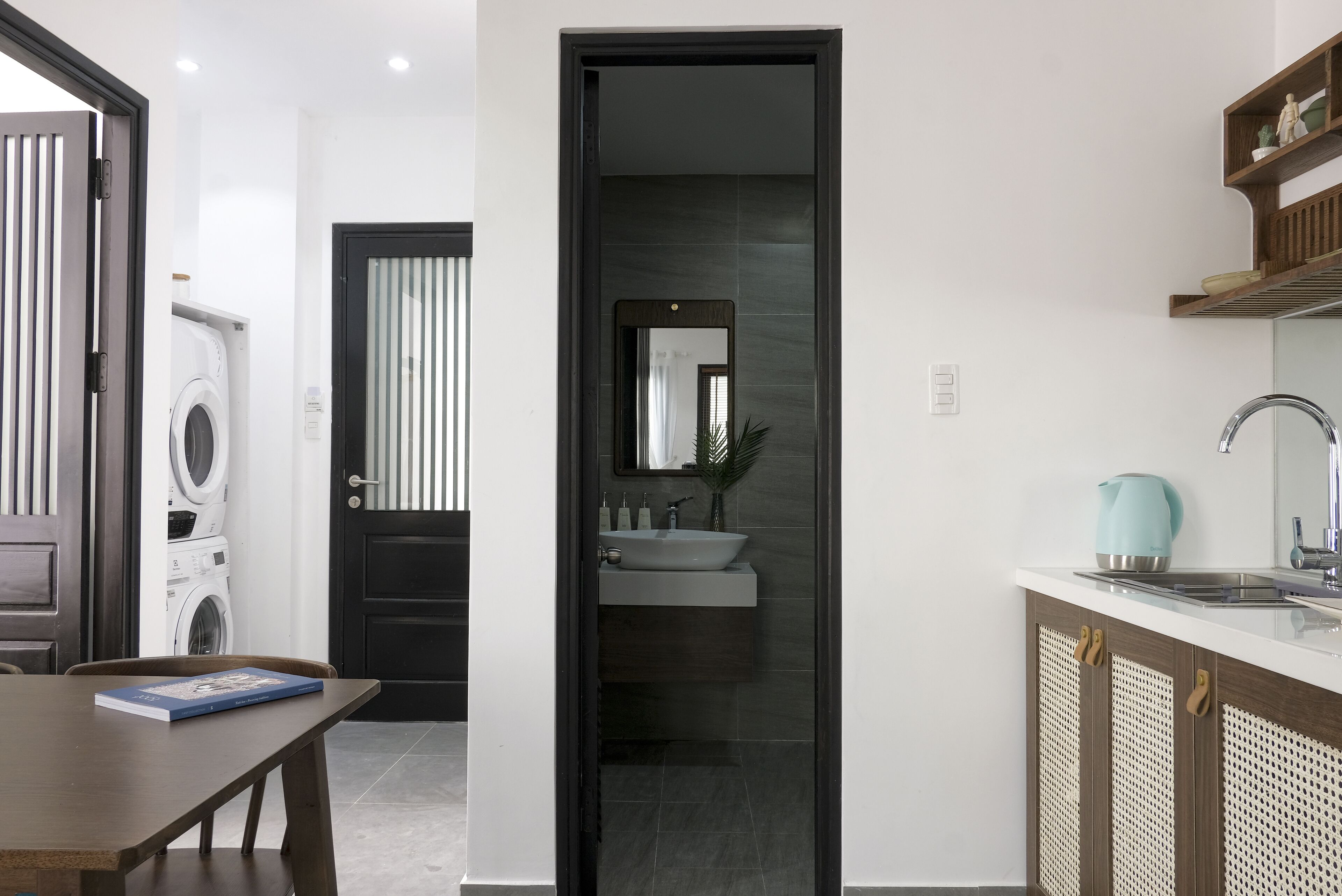 Deluxe Apartment, 2 Bedrooms, Balcony | Bathroom