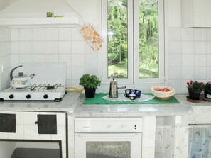 Forno, tavolo da pranzo