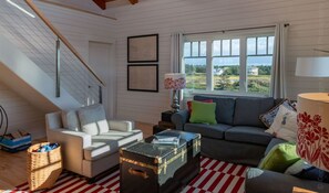 Smart TV, chimenea, tenis de mesa y libros 