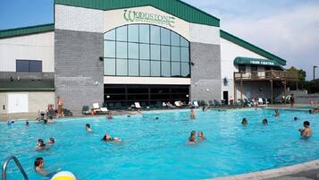 Piscine couverte, piscine extérieure