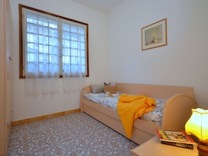 3 camere, culla da viaggio, lenzuola