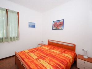 2 camere, culla da viaggio, lenzuola