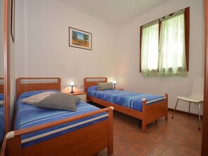 2 Schlafzimmer, Reisekinderbett, Bettwäsche
