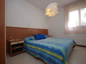 2 Schlafzimmer, Reisekinderbett, Bettwäsche