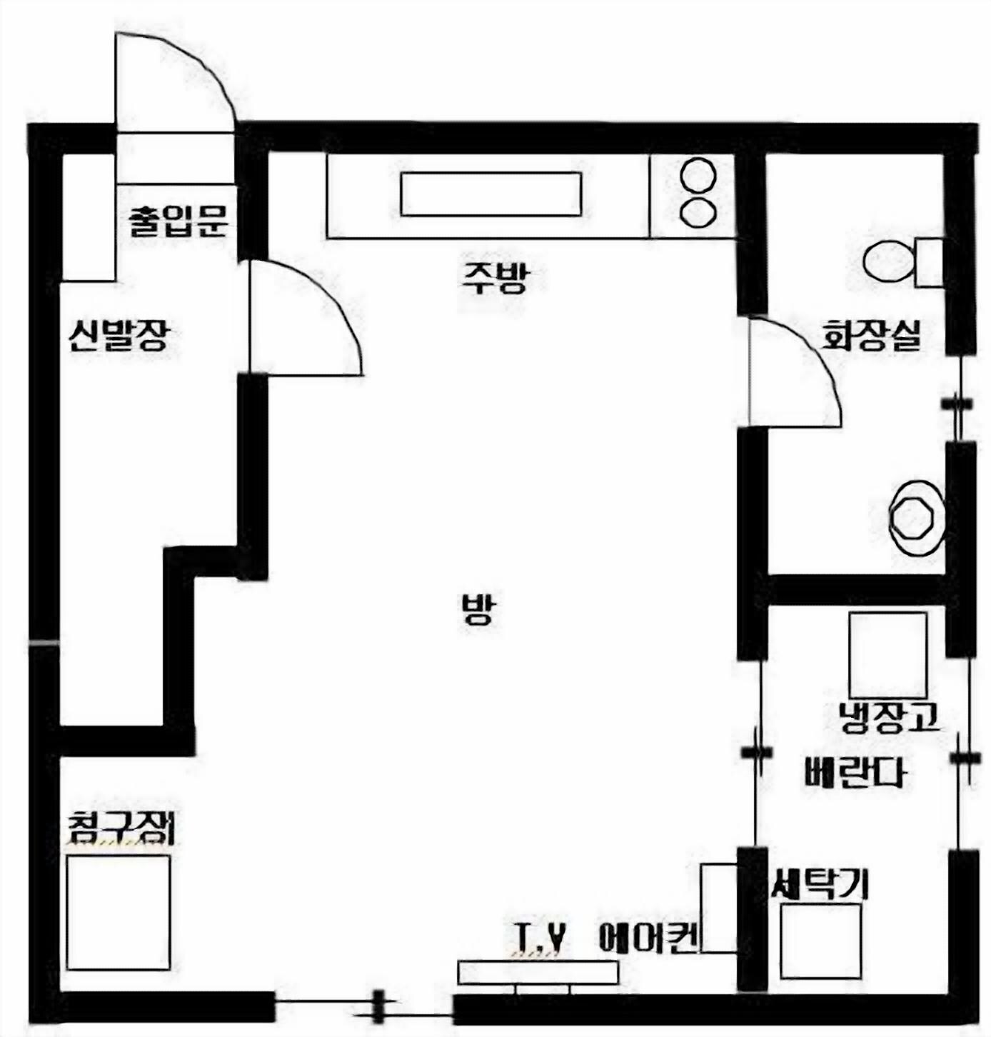 Plano de planta de un hotel que muestra un dormitorio, baño, cocina y sala de estar.