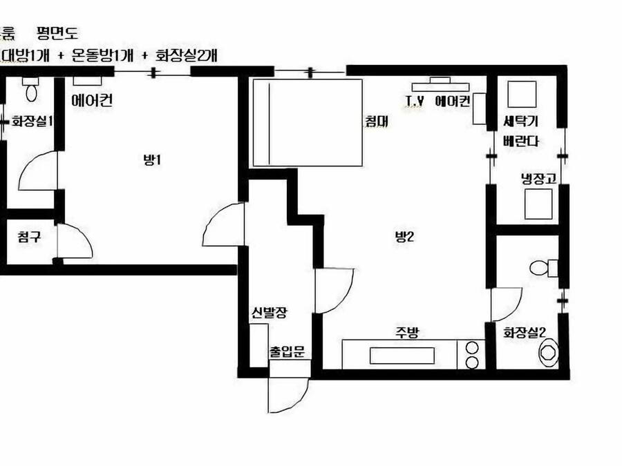 Plano de planta de un hotel con dos dormitorios, un baño, una cocina y una sala de estar.