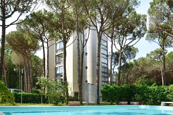 Propriété, Piscine, Maison, Bâtiment, Immobilier, Zone Résidentielle, Arbre, Architecture, Domicile, Loisir