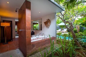 Spa - 3BR PoolVilla + B'fast (Seminyak)