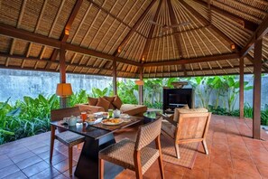 Outdoor dining - 3BR PoolVilla + B'fast (Seminyak)
